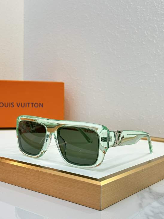 Picture of Louis Vuitton Sunglasses _SKUfw79615795fw